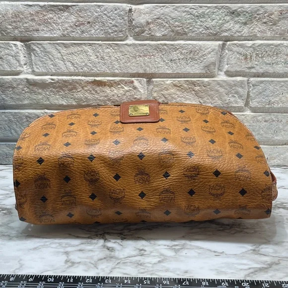 MCM LARGE Messenger/Tote crossbody bag. In EUC - Picture 4 of 13